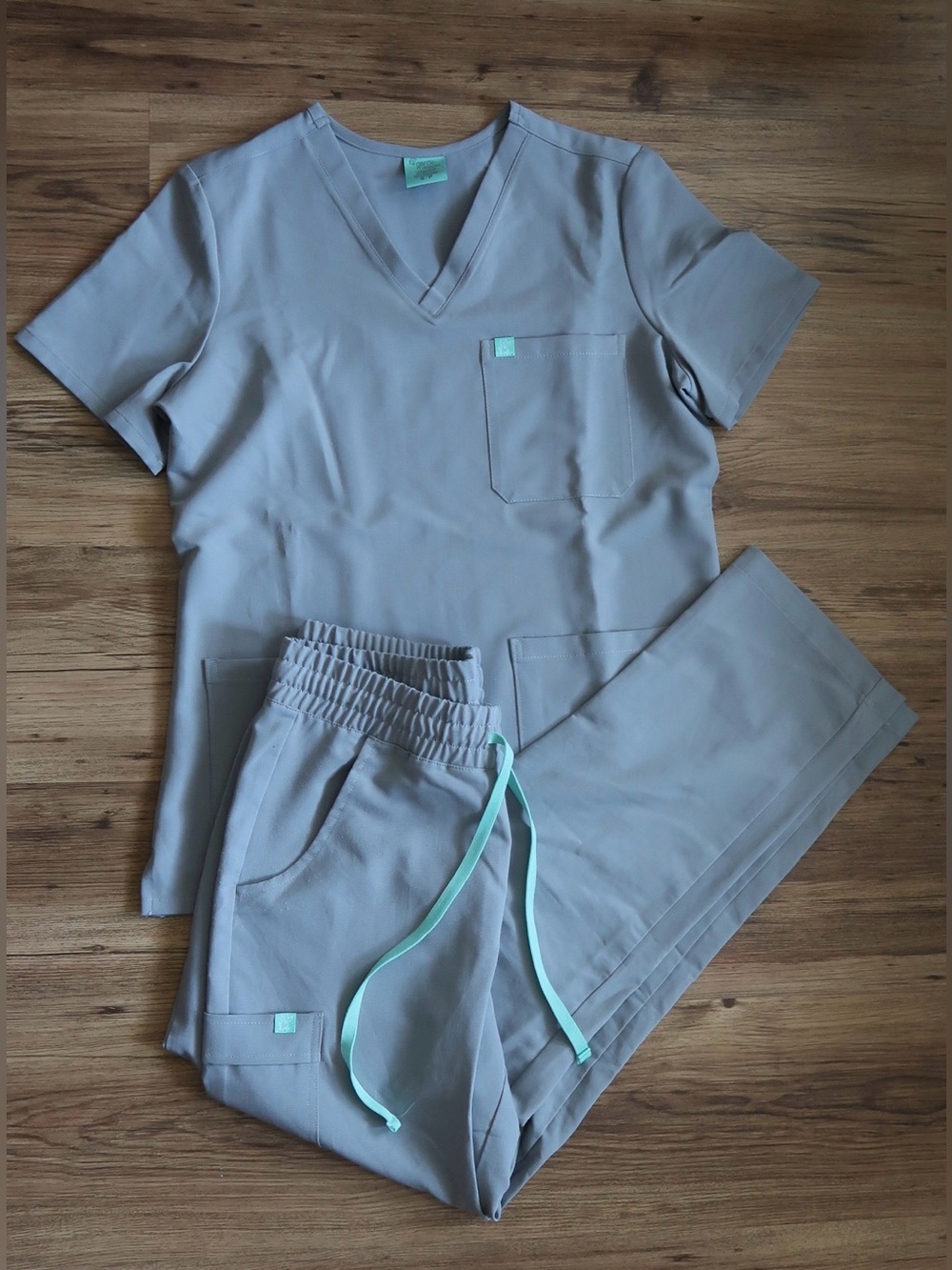 Garde-Malade Scrub Set S — Grey Top & Straight Pants 🇨🇦